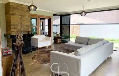 Imagem: A casa possui 5 Dormitórios, 5 Banheiros, 5 Vagas na garagem