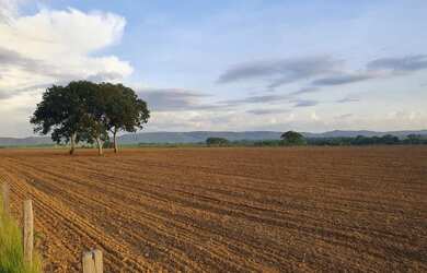 Imagem: O terreno possui 404m² de Área e está localizado em Nobres