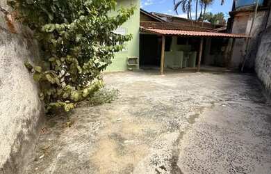 Imagem: A casa possui 2 Dormitórios, 2 Banheiros, 3 Vagas na garagem