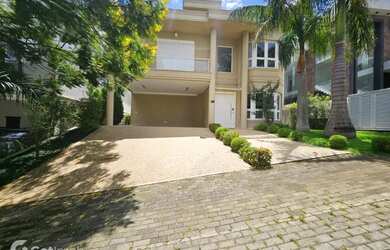 Imagem: A casa em condomínio possui 4 Dormitórios, 5 Banheiros, 4