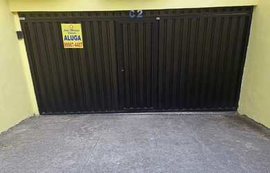 Imagem: A casa possui 4 Dormitórios, 1 Banheiro, 2 Vagas na garagem