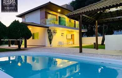 Imagem: A casa possui 4 Dormitórios, 5 Banheiros, 4 Vagas na garagem