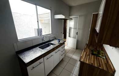 Imagem: A casa em condomínio possui 3 Dormitórios, 2 Banheiros, 2