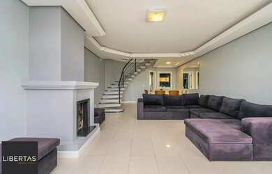 Imagem 4: Sobrado de 3 dormitórios e 4 vagas no Alto Petrópolis para alugar