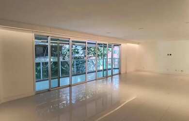 Imagem: O apartamento possui 4 Dormitórios, 5 Banheiros, 1 Vaga na