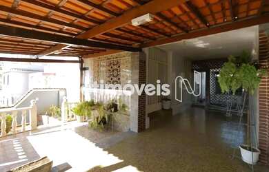 Imagem: A casa possui 5 Dormitórios, 2 Banheiros, 1 Vaga na garagem