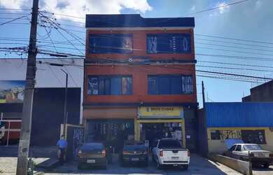 Imagem: O depósito possui 4 Vagas na garagem, 450m² de Área e está