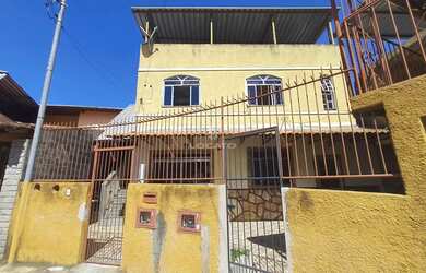 Imagem: A casa possui 3 Dormitórios, 1 Banheiro, 90m² de Área e