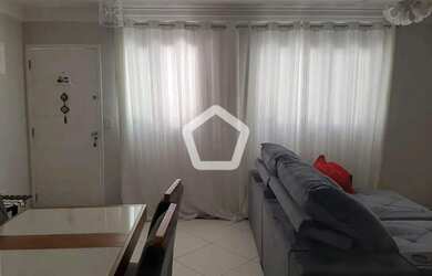 Imagem: A casa possui 3 Dormitórios, 1 Banheiro, 2 Vagas na garagem