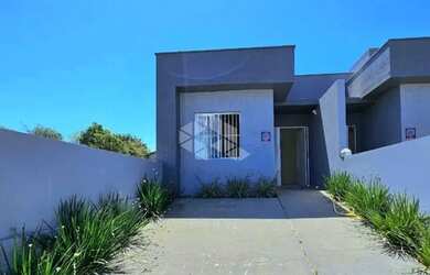 Imagem: A casa possui 2 Dormitórios, 2 Banheiros, 1 Vaga na garagem