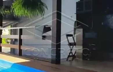 Imagem: A casa possui 3 Dormitórios, 2 Banheiros, 1 Vaga na garagem