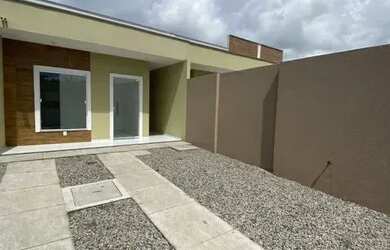 Imagem: A casa possui 2 Dormitórios, 2 Banheiros, 2 Vagas na garagem