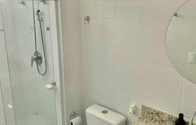 Imagem: O apartamento possui 2 Dormitórios, 3 Banheiros e 2 Vagas na