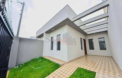 Imagem: A casa possui 3 Dormitórios, 2 Banheiros, 2 Vagas na garagem