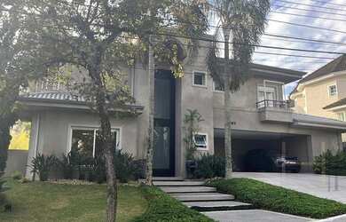 Imagem: A casa em condomínio possui 4 Dormitórios, 5 Banheiros, 4