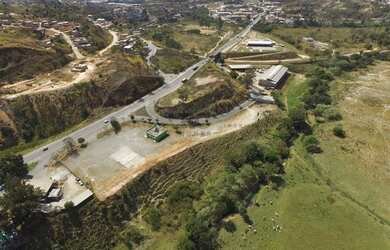 Imagem: O terreno possui 5000m² de Área e está localizado em Jardim