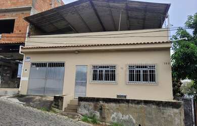 Imagem: A casa possui 2 Dormitórios, 1 Banheiro, 1 Vaga na garagem