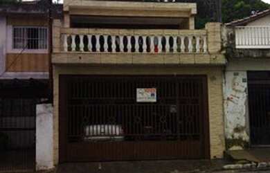 Imagem: A casa possui 3 Dormitórios, 2 Banheiros, 2 Vagas na garagem