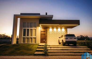 Imagem: A casa possui 3 Dormitórios, 3 Banheiros, 2 Vagas na garagem