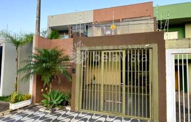 Imagem: A casa possui 3 Dormitórios, 2 Banheiros, 2 Vagas na garagem