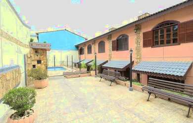 Imagem: A casa possui 2 Dormitórios, 3 Banheiros, 1 Vaga na garagem