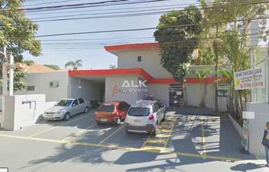 Imagem: O depósito possui 5 Vagas na garagem, 500m² de Área e está