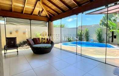 Imagem: A casa em condomínio possui 3 Dormitórios, 3 Banheiros, 2