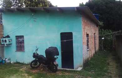 Imagem: A casa possui 2 Dormitórios, 1 Banheiro, 3 Vagas na garagem