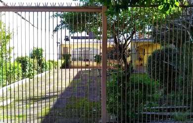 Imagem: A casa possui 2 Dormitórios, 1 Banheiro, 1 Vaga na garagem