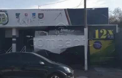 Imagem: O depósito possui 5 Vagas na garagem e 180m² de Área e está