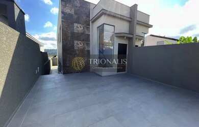 Imagem: A casa possui 3 Dormitórios, 3 Banheiros, 2 Vagas na garagem