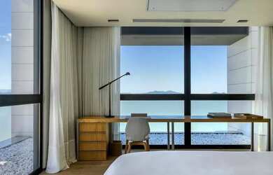 Imagem: A casa possui 3 Dormitórios, 2 Banheiros, 3 Vagas na garagem