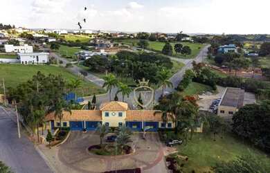 Imagem: A casa em condomínio possui 4 Dormitórios, 5 Banheiros, 4