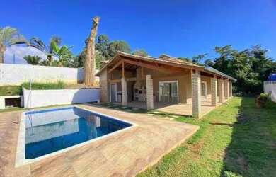 Imagem: A casa possui 3 Dormitórios, 2 Banheiros, 1 Vaga na garagem