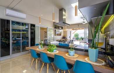 Imagem: A casa em condomínio possui 3 Dormitórios, 3 Banheiros, 4