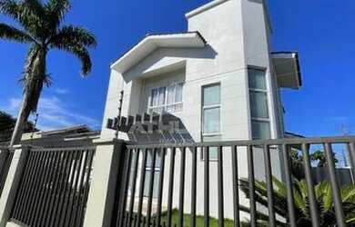 Imagem: A casa possui 1 Dormitório, 4 Banheiros, 4 Vagas na garagem