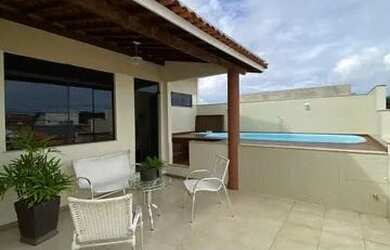 Imagem: A casa possui 3 Dormitórios, 4 Banheiros, 2 Vagas na garagem