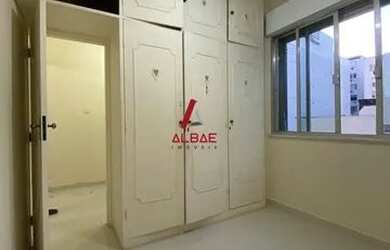 Imagem: O apartamento possui 1 Dormitório, 1 Banheiro, 1 Vaga na garagem