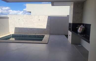 Imagem: A casa em condomínio possui 4 Dormitórios, 4 Banheiros, 4