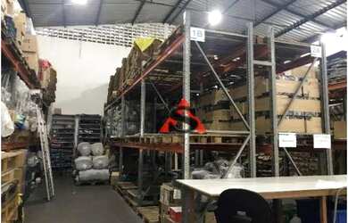 Imagem: O depósito possui 2 Vagas na garagem e 582m² de Área e está