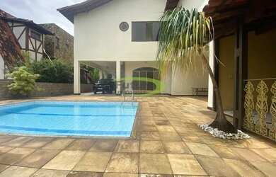 Imagem: A casa possui 3 Dormitórios, 4 Banheiros, 5 Vagas na garagem