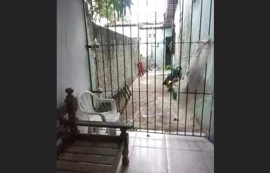 Imagem: A casa possui 3 Dormitórios, 1 Banheiro, 1 Vaga na garagem