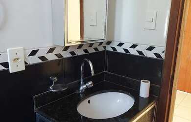 Imagem: A casa possui 2 Dormitórios, 1 Banheiro, 1 Vaga na garagem