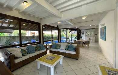 Imagem: A casa em condomínio possui 4 Dormitórios, 4 Banheiros, 2