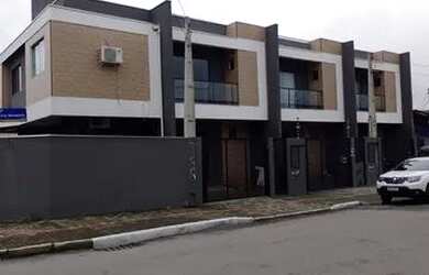 Imagem: A casa possui 2 Dormitórios, 3 Banheiros, 1 Vaga na garagem