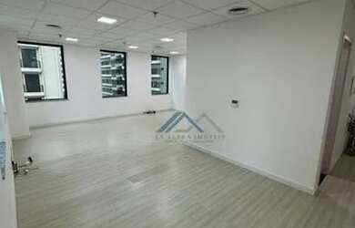 Imagem: O depósito possui 1 Vaga na garagem, 52m² de Área e está