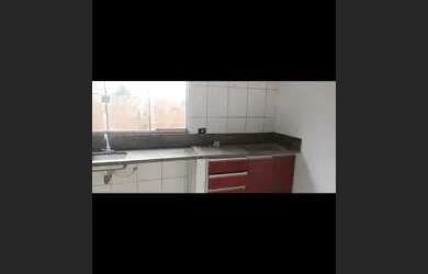 Imagem: A casa possui 3 Dormitórios, 2 Banheiros e 3 Vagas na garagem