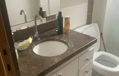 Imagem: O apartamento possui 2 Dormitórios, 2 Banheiros, 1 Vaga na