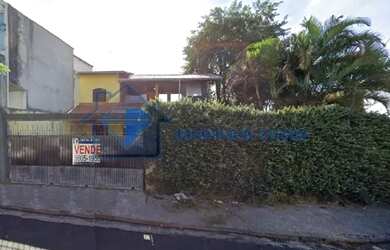 Imagem: A casa possui 2 Dormitórios, 1 Banheiro, 5 Vagas na garagem