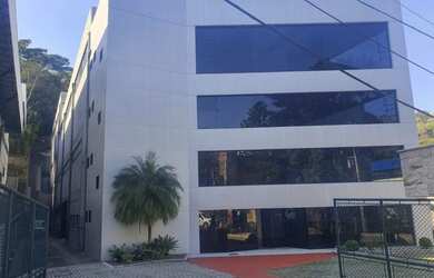 Imagem: O depósito e está localizado em Itaipava, Petrópolis à venda